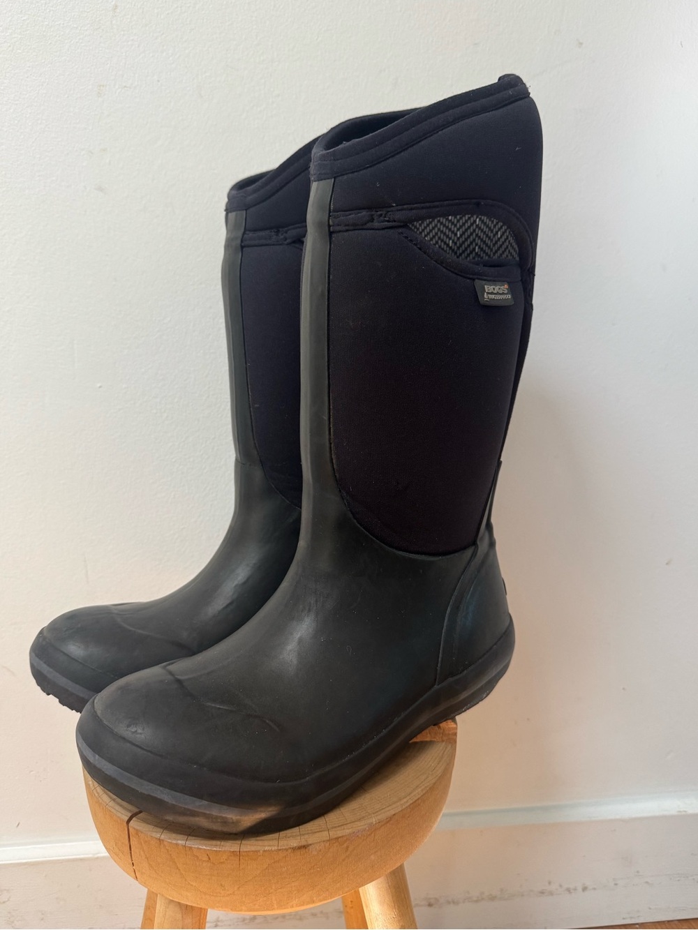 BOGS Women's Solid Plimsoll Tall Boot - waterproof winter 
size 8